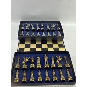 CLASSIC GAMES NAPOLEON BONAPART EDITION CHESS SET